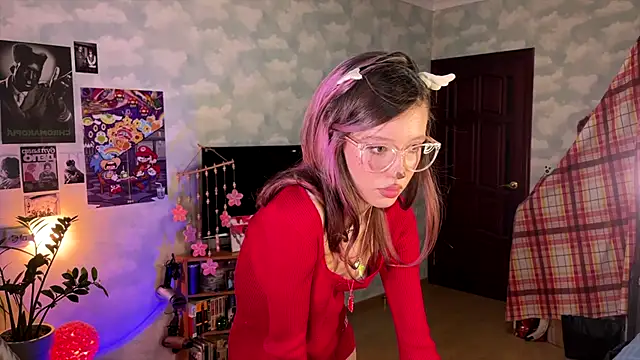 Snapshot of darling_darinka chatting on 12.15.25 darling darinka online show from 12.15.25