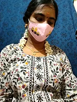 Snapshot of mini-queen chatting on 01.18.26 mini-queen online show from 01.18.26