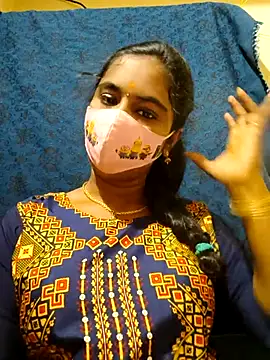 Snapshot of mini-queen chatting on 02.04.26 mini-queen online show from 02.04.26