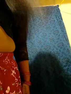 Snapshot of mini-queen chatting on 03.19.26 mini-queen online show from 03.19.26