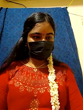 Snapshot of mini-queen chatting on 03.22.26 mini-queen online show from 03.22.26