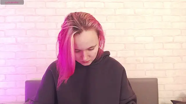 Ericha Stone online show from 11.06.25