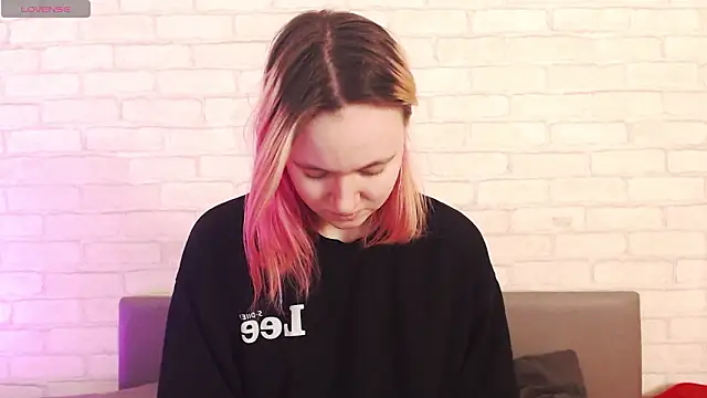 Ericha Stone online show from 02.17.26