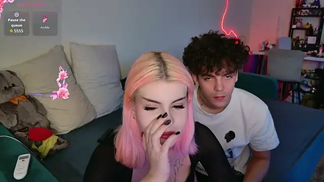 Snapshot of Alice18James chatting on 09.16.25 Alice18James online show from 09.16.25