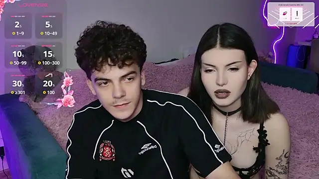 Snapshot of Alice18James chatting on 10.05.25 Alice18James online show from 10.05.25