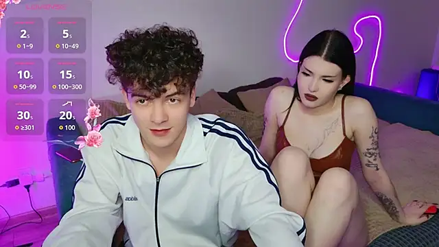 Snapshot of Alice18James chatting on 11.23.25 Alice18James online show from 11.23.25