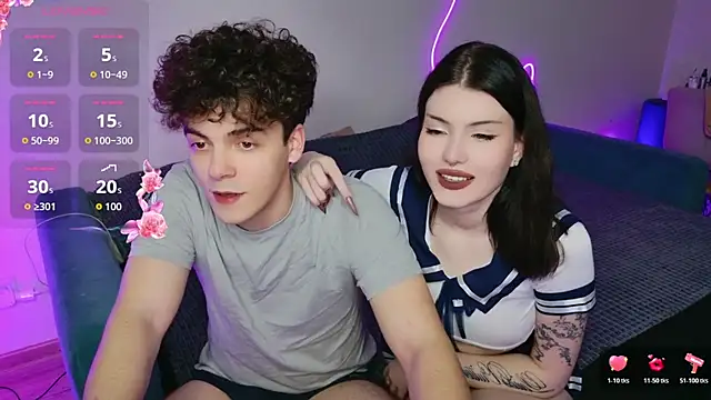 Snapshot of Alice18James chatting on 11.26.25 Alice18James online show from 11.26.25