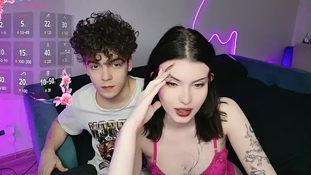 Snapshot of Alice18James chatting on 11.28.25 Alice18James online show from 11.28.25