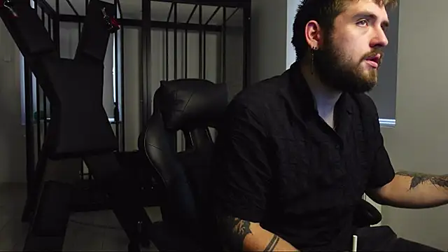 Snapshot of Mike_Platano chatting on 10.18.25 Mike Platano online show from 10.18.25