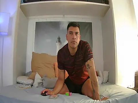 Snapshot of Romario28 chatting on 09.23.25 Romario28 online show from 09.23.25