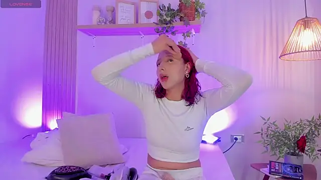 Cristalfoxy  online show from 12.20.25