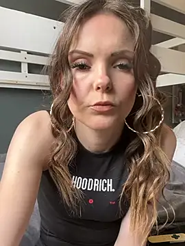 SexyLoLoUK online show from 05.18.26