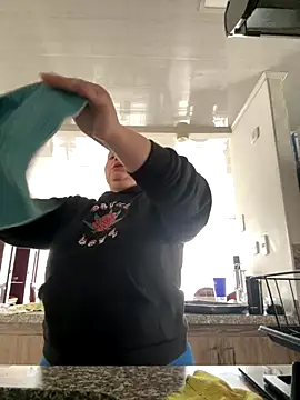 Snapshot of PortuPAWG chatting on 11.18.25 PortuPAWG online show from 11.18.25