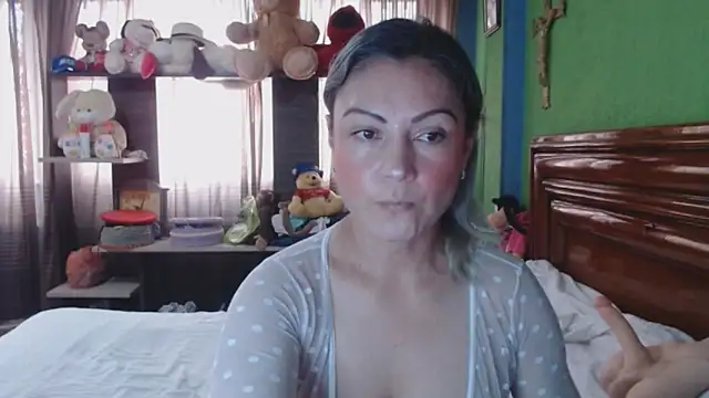  Charlize theron  online show from 12.21.25