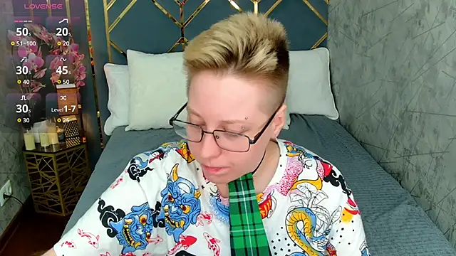 AlexandraGreen online show from 09.18.25