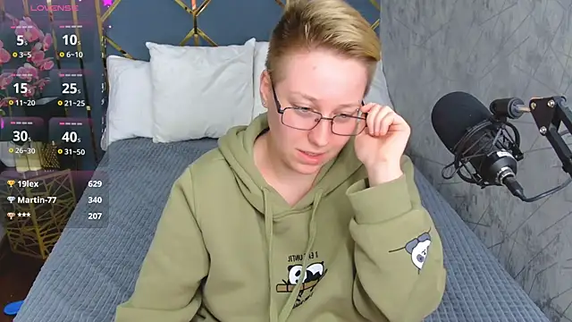 AlexandraGreen online show from 10.06.25