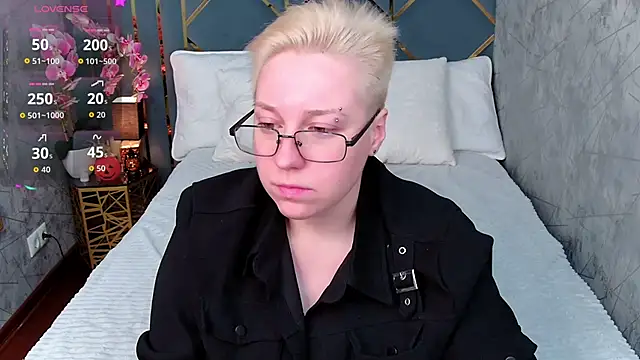 AlexandraGreen online show from 10.31.25