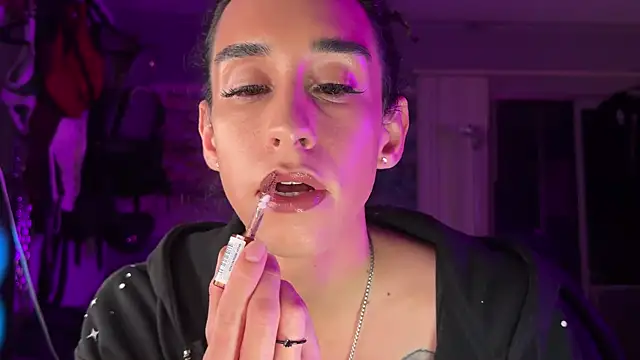 xoFrankie online show from 12.17.25