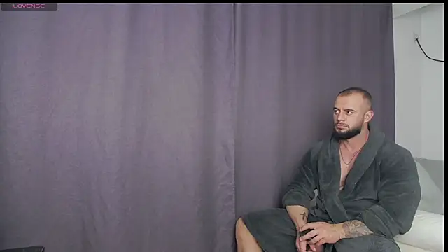 Snapshot of RickyMiami1 chatting on 10.11.25 RickyMiami1 online show from 10.11.25