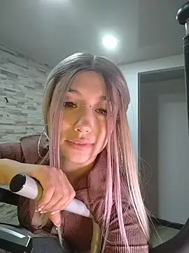 Snapshot of Ella_rr chatting on 04.23.26 Ella rr online show from 04.23.26