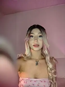 Snapshot of Ella_rr chatting on 05.08.26 Ella rr online show from 05.08.26