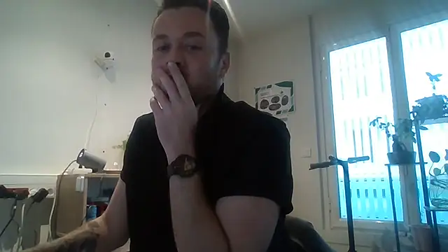Snapshot of Keviios chatting on 10.18.25 Keviios online show from 10.18.25