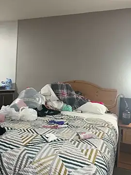 Snapshot of CinnaCakesss chatting on 10.13.25 CinnaCakesss online show from 10.13.25