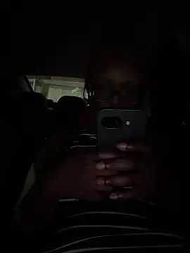 CinnaCakesss online show from 04.04.26