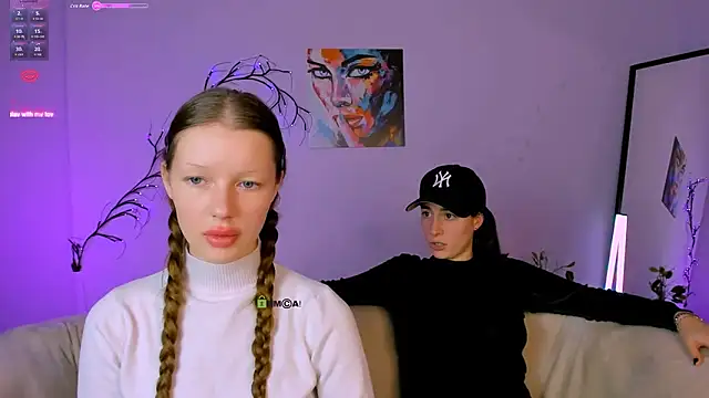 Snapshot of khloebeauty chatting on 10.19.25 khloebeauty online show from 10.19.25