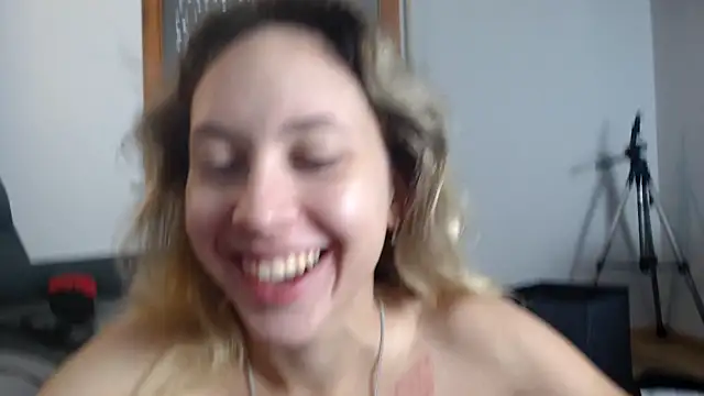 L Sofia online show from 10.31.25