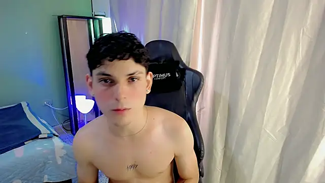 dilan hott  online show from 11.23.25