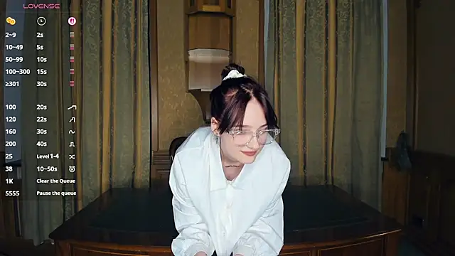 Snapshot of KatyKufel chatting on 03.28.26 KatyKufel online show from 03.28.26