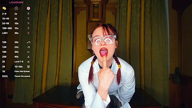 Snapshot of KatyKufel chatting on 03.31.26 KatyKufel online show from 03.31.26