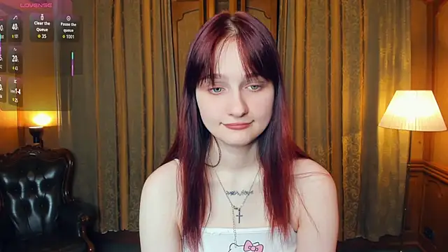 Snapshot of KatyKufel chatting on 04.12.26 KatyKufel online show from 04.12.26