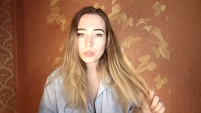 Snapshot of Awora_Wolf chatting on 09.18.25 Awora Wolf online show from 09.18.25