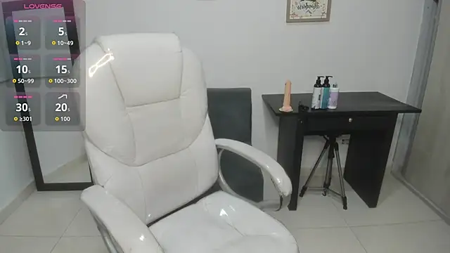 Aiilyn Ds online show from 10.04.25