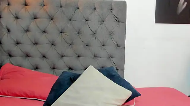 Snapshot of nahiroby_ebony chatting on 04.29.26 nahiroby ebony online show from 04.29.26