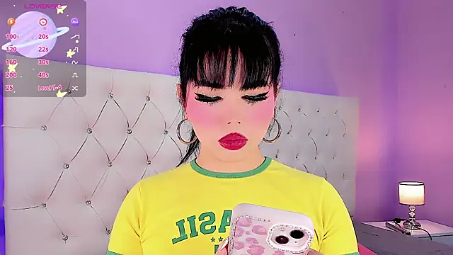 DaniielaV online show from 11.27.25