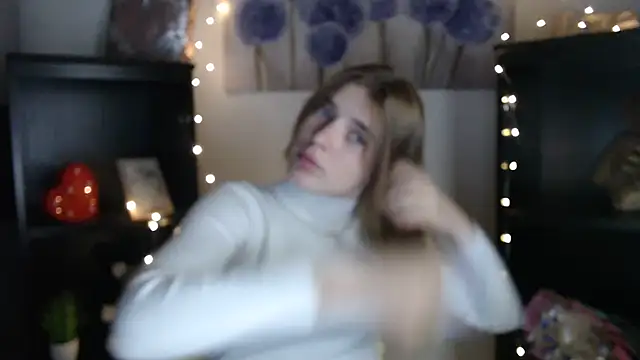 JuiceLips   online show from 10.21.25