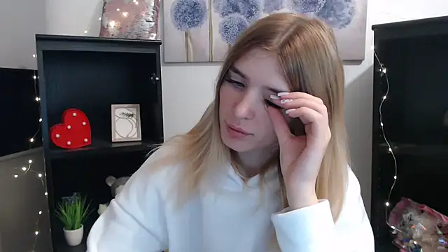 JuiceLips   online show from 11.21.25