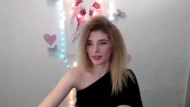 JuiceLips   online show from 11.28.25