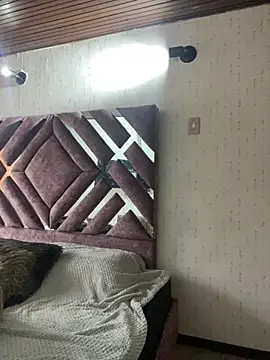 KloePink  online show from 11.14.25