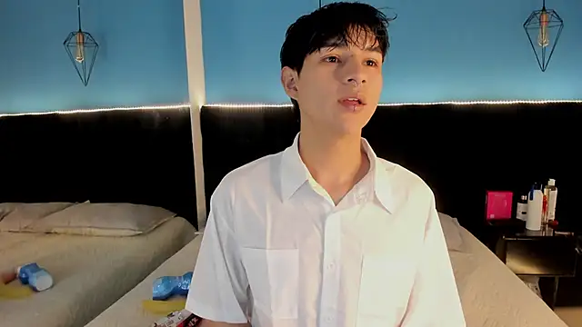 Snapshot of AleAurarashi chatting on 09.15.25 AleAurarashi online show from 09.15.25