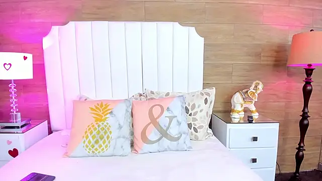 ScarletMore online show from 04.11.26