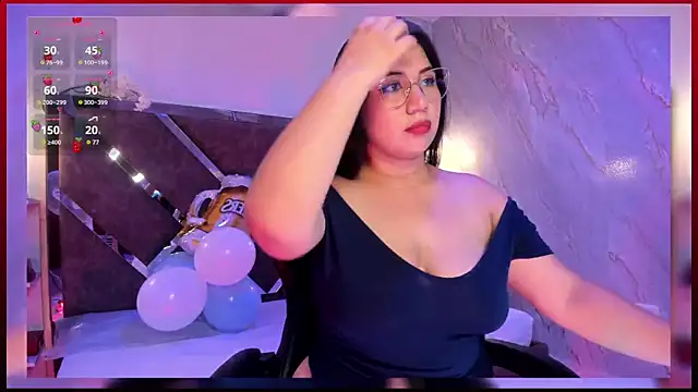 Snapshot of BBWCloe_ chatting on 10.04.25 BBWCloe online show from 10.04.25