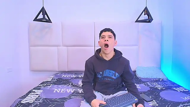 aron twink66 online show from 09.20.25