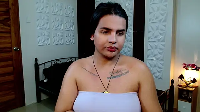 Snapshot of SelenaHelaby02 chatting on 09.22.25 SelenaHelaby02 online show from 09.22.25