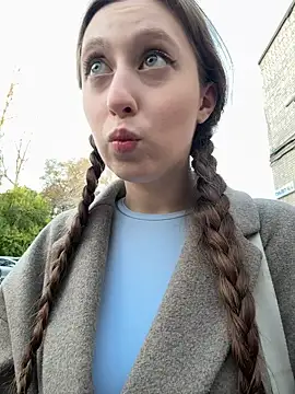 FroggyAnna online show from 10.08.25