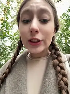 FroggyAnna online show from 10.10.25