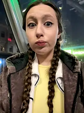 FroggyAnna online show from 11.03.25